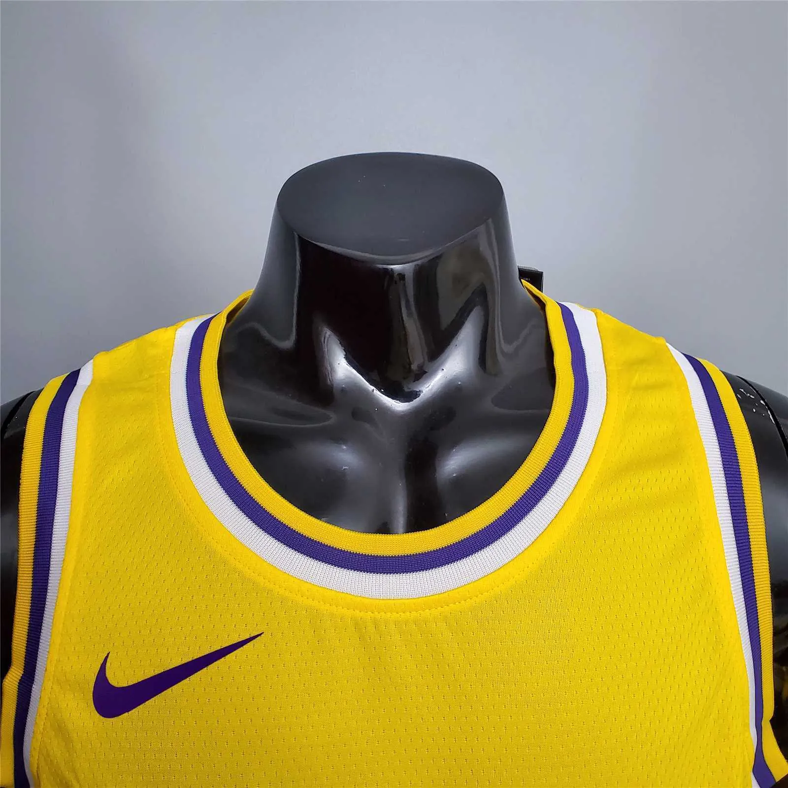 James #23 Lakers Round neck yellow 1