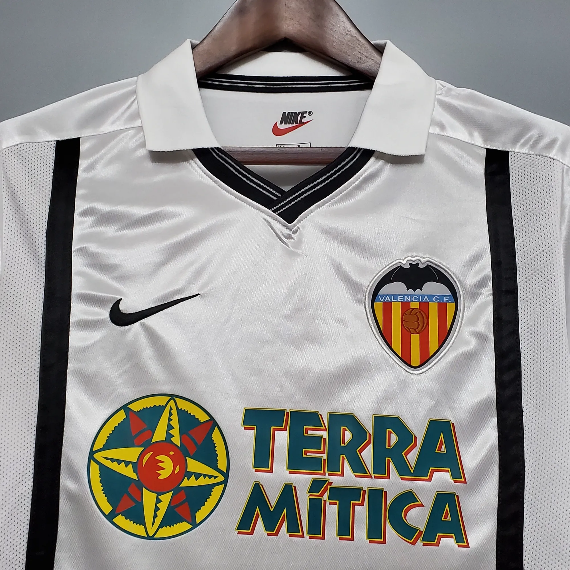 00-01 Valencia home 2