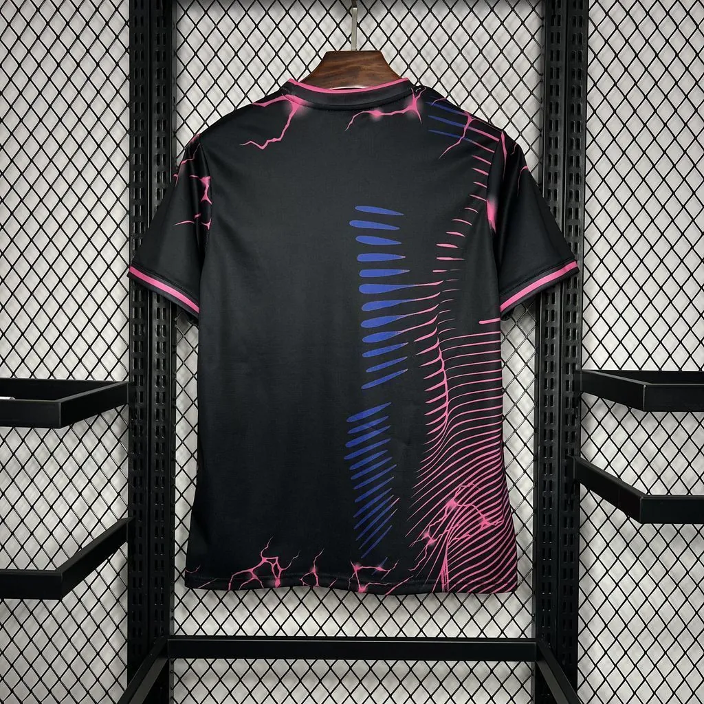 24-25 Real Madrid Pink Jaguar Special Edition Kit Soccer Uniforms Soccer AAAAJersey Yupoo 1