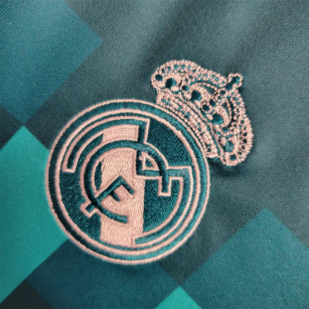 17-18 Real Madrid third away 4