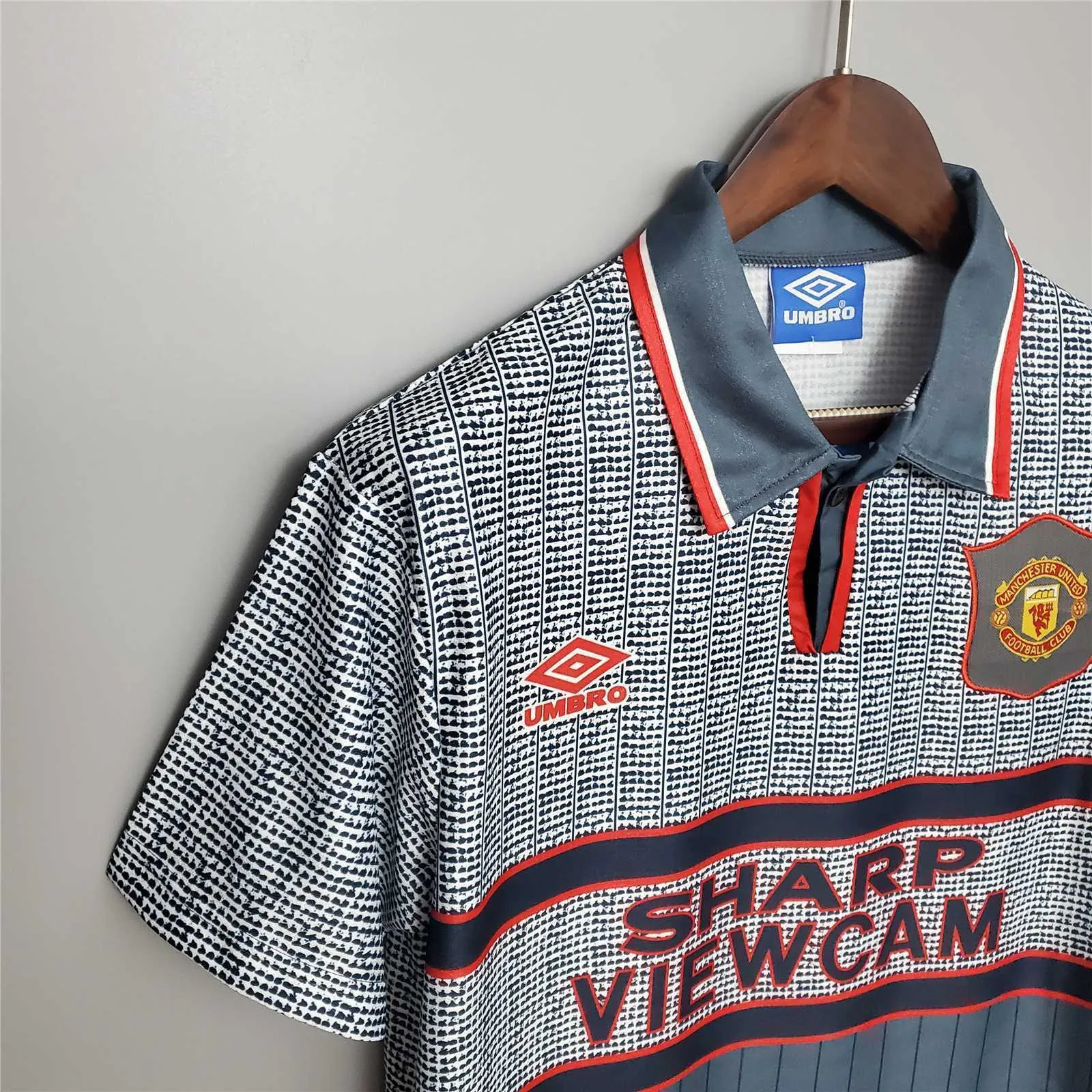 94-96 Manchester United away - 4 7