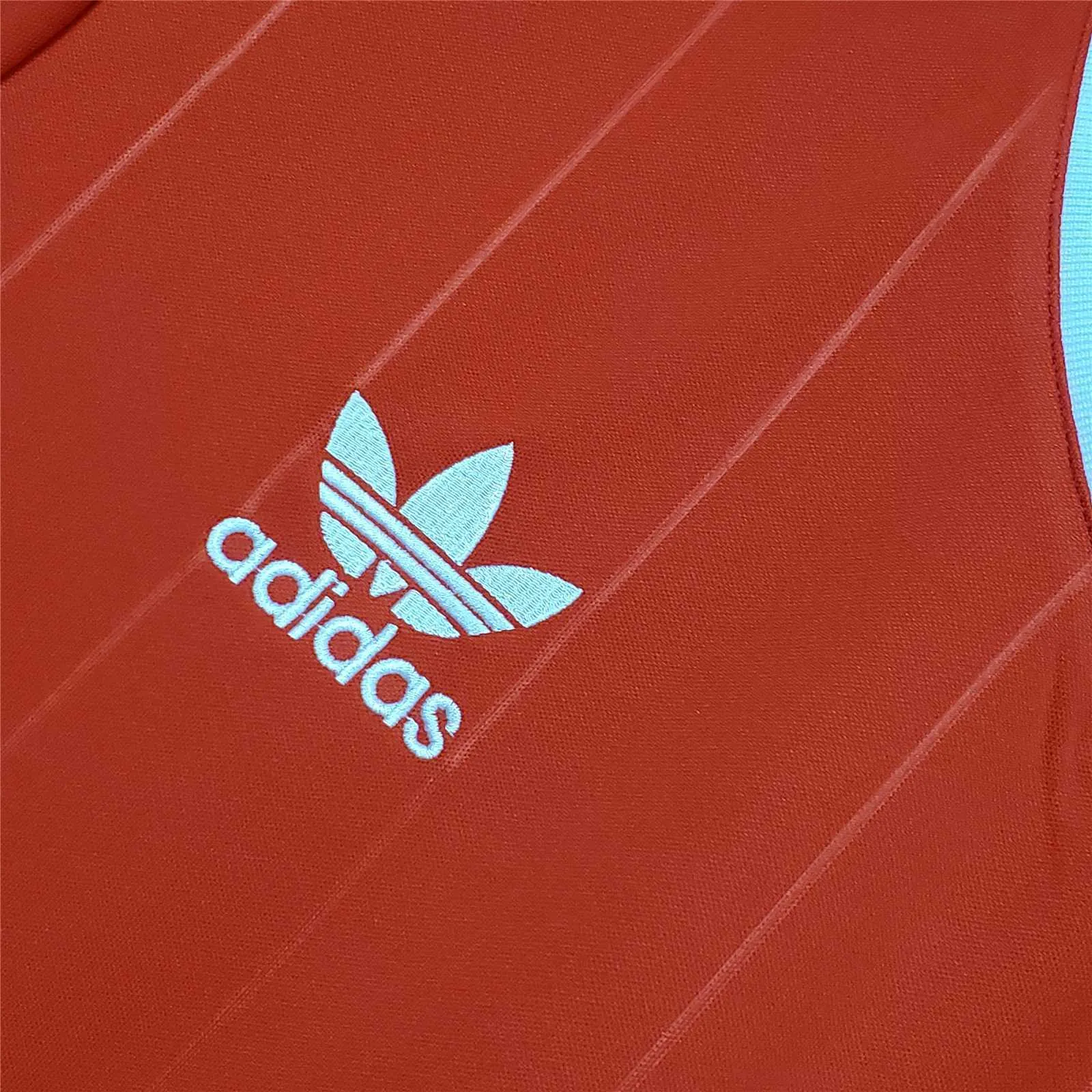 83-84 Manchester United home 1
