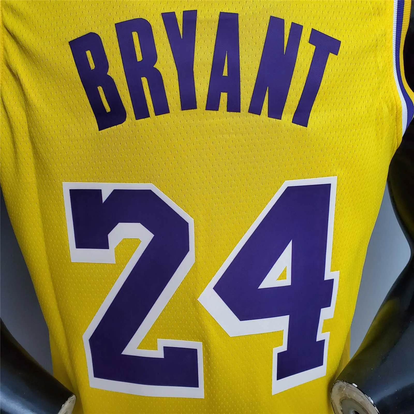 Bryant #24 Lakers Round neck yellow 2