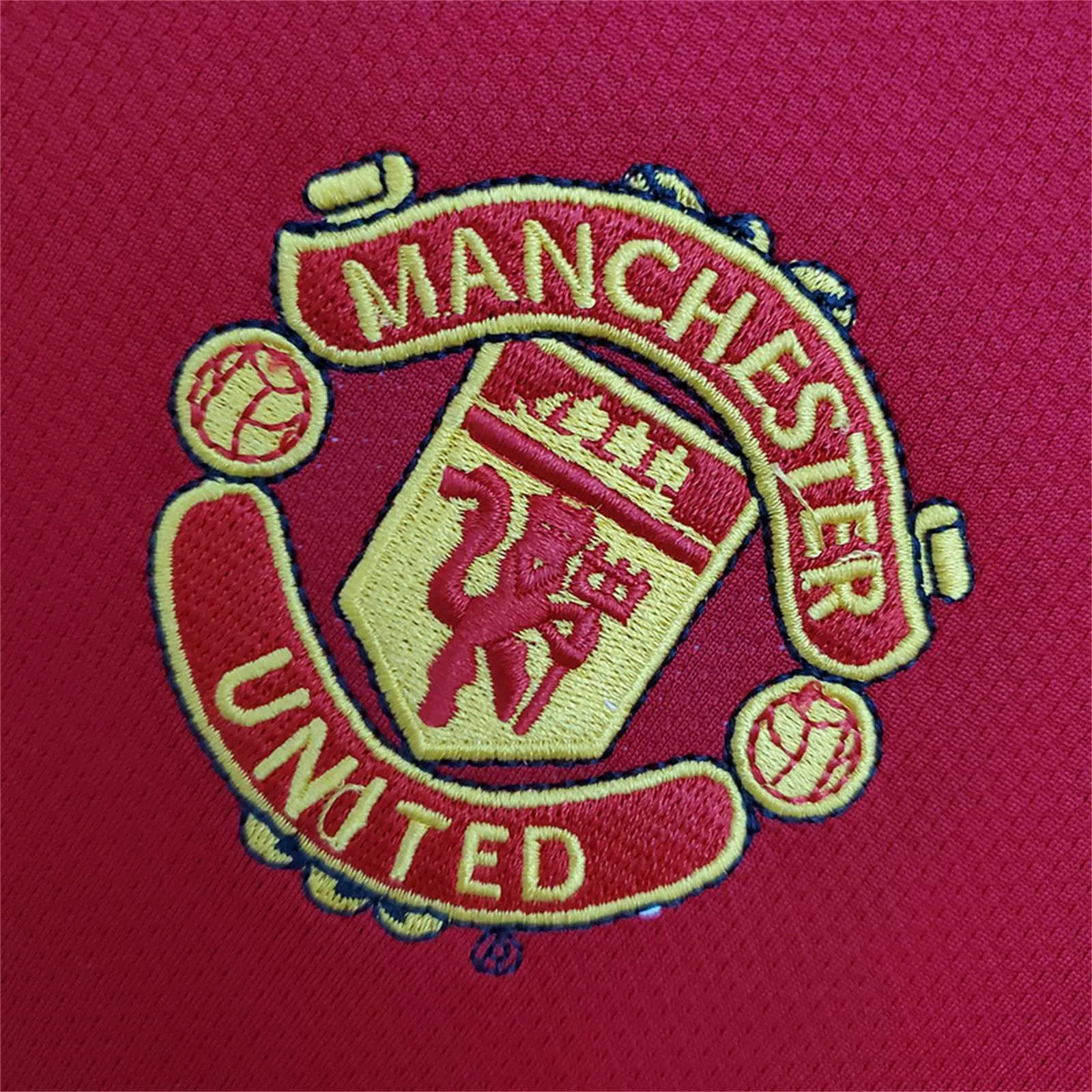04-06 Manchester United home long sleeve 3