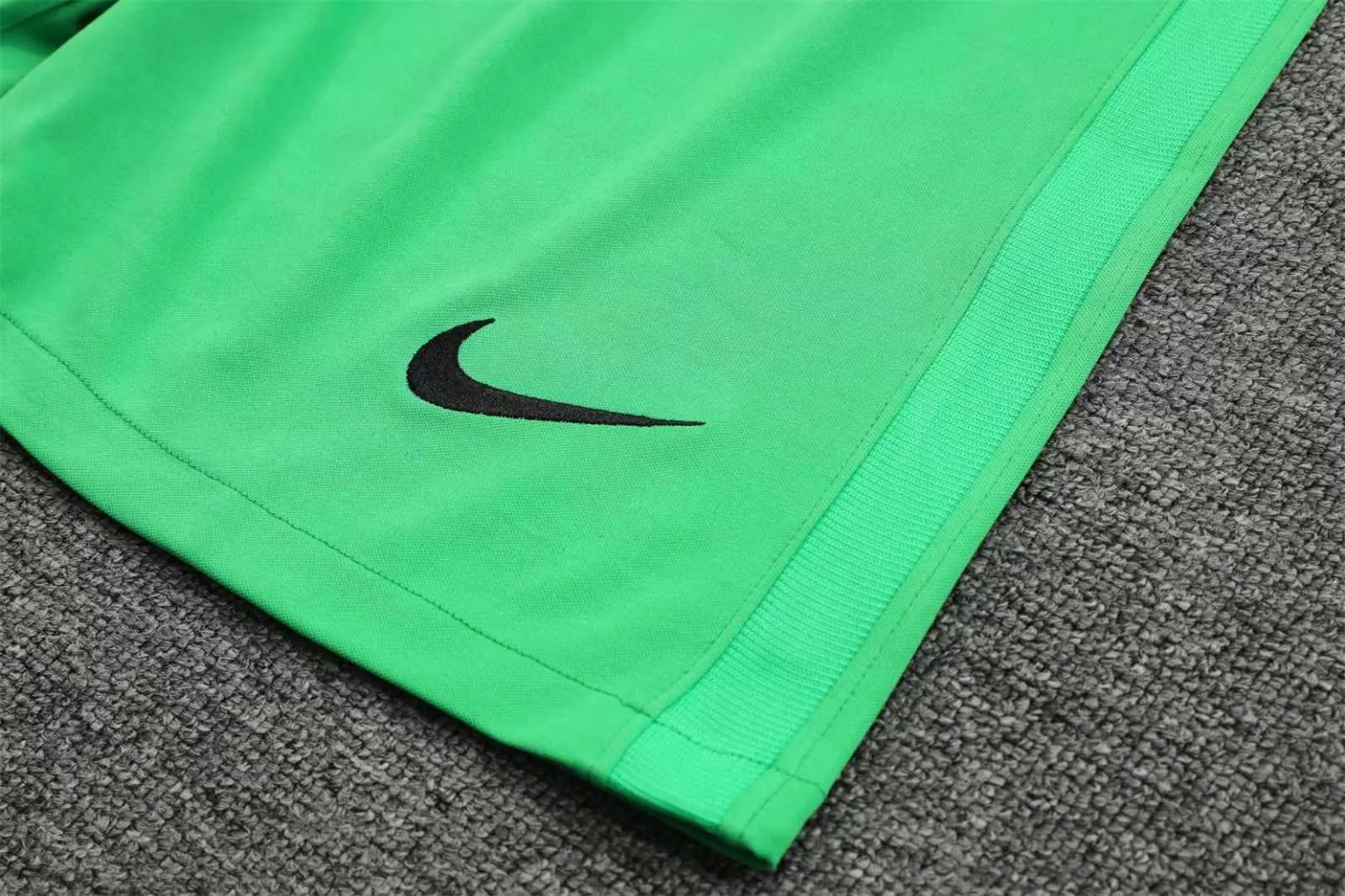 21-22 Barcelona green goalkeeper long sleeve 9