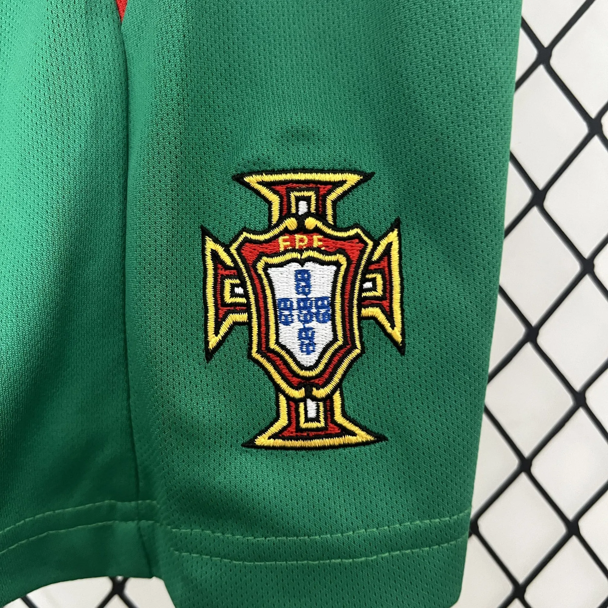 2004 Portugal Home Retro Kid Kits Youth Apparels AAAAJersey Wholesale Yupoo 4