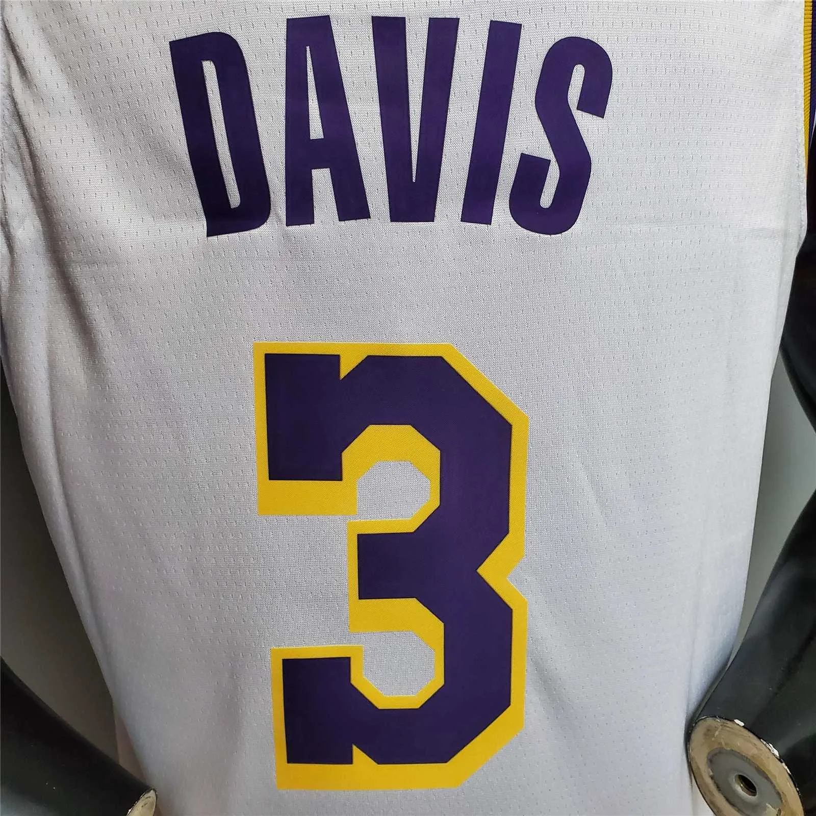 DAVIS #3 Lakers Round neck white 2