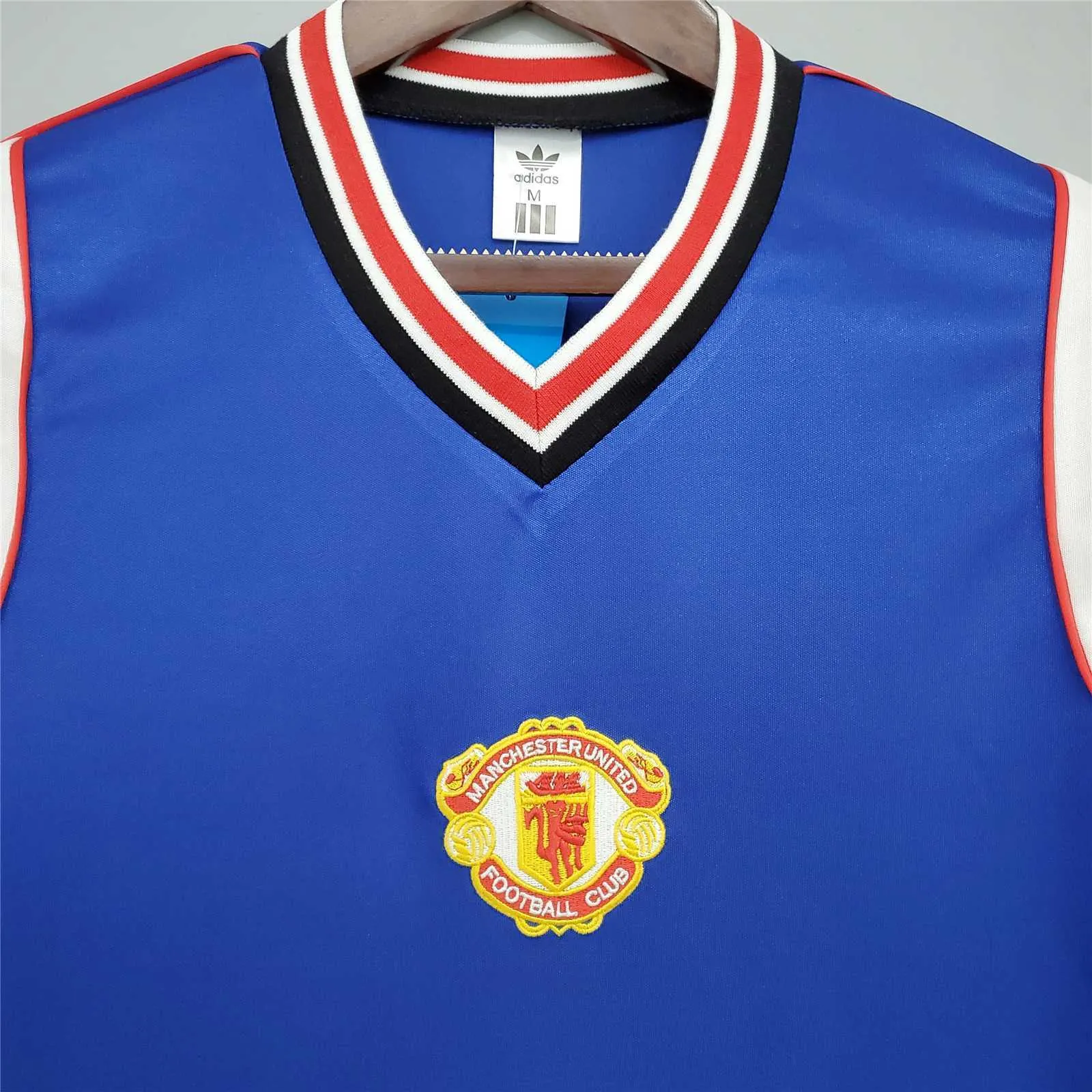 85-86 Manchester United away - 3 7