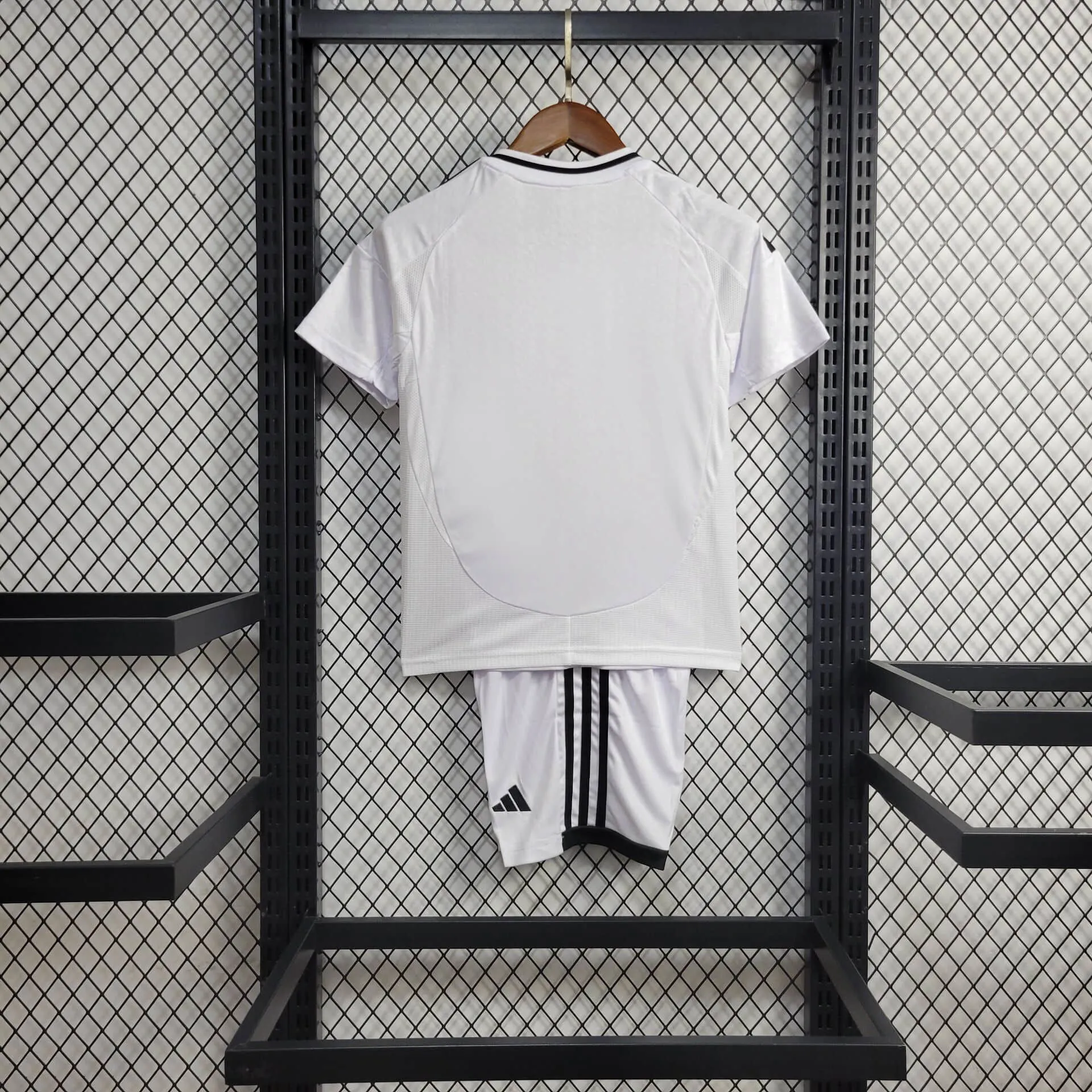 24-25 Real Madrid Home Kid Kits Youth Apparels AAAAJersey Wholesale Yupoo 3