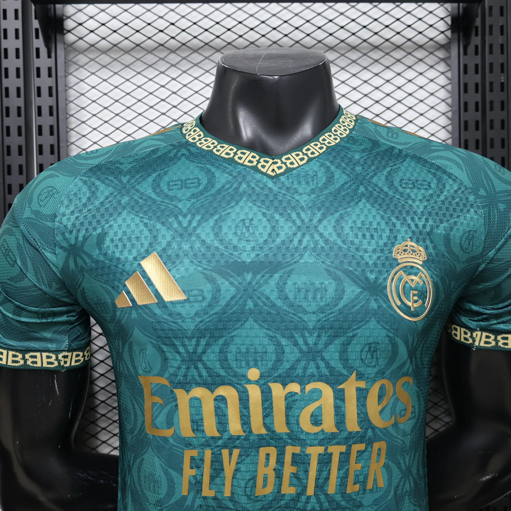 26-27 Real Madrid Mens LV Collaboration Edition Football T-Shirt AAAAJersey Wholesale Yupoo 2