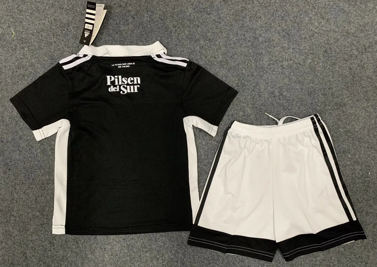 22-23 Colo-Colo away kids kit 1