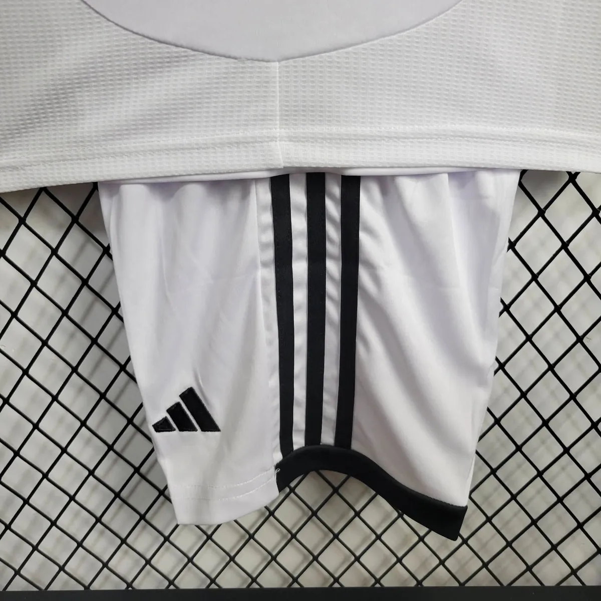 24-25 Real Madrid Home Kid Kits Youth Apparels AAAAJersey Wholesale Yupoo 1