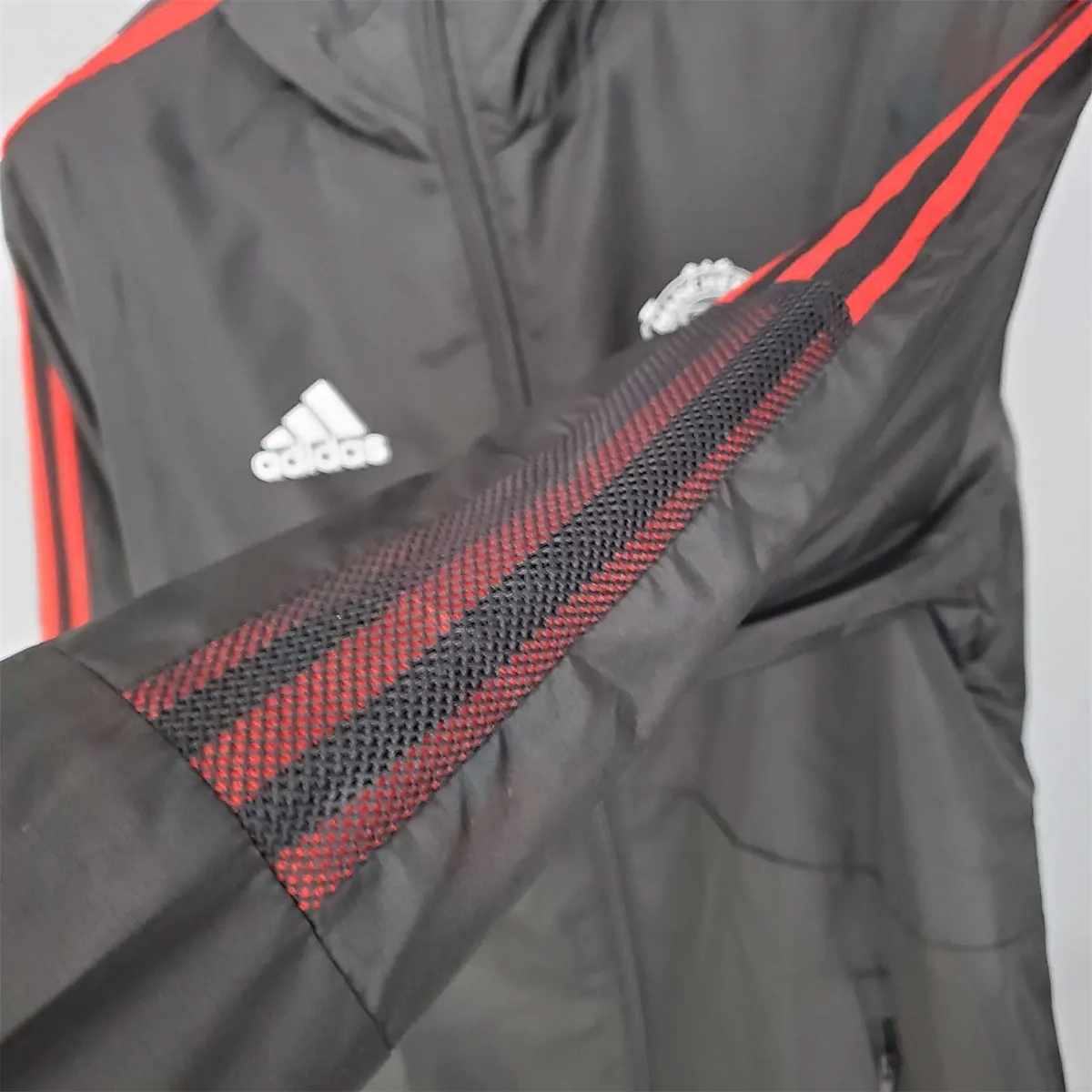 21-22 Manchester United Black Windbreaker 1