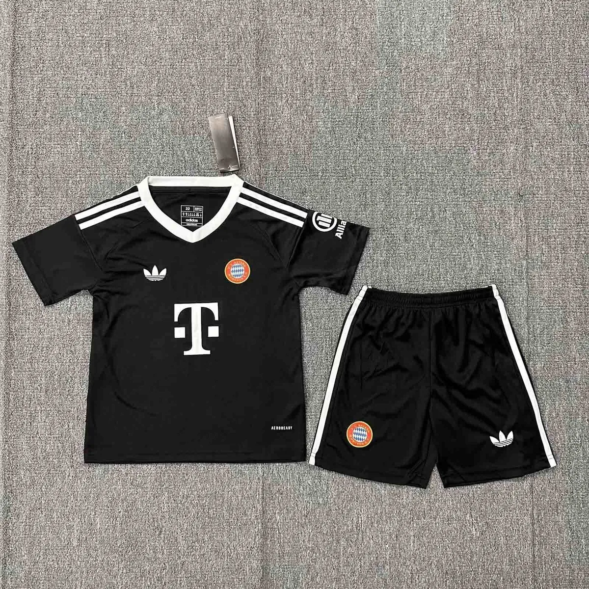 24-25 Bayern Munich Goalkeeper Black Kids Kits Youth Apparels AAAAJersey Supplier Yupoo 2