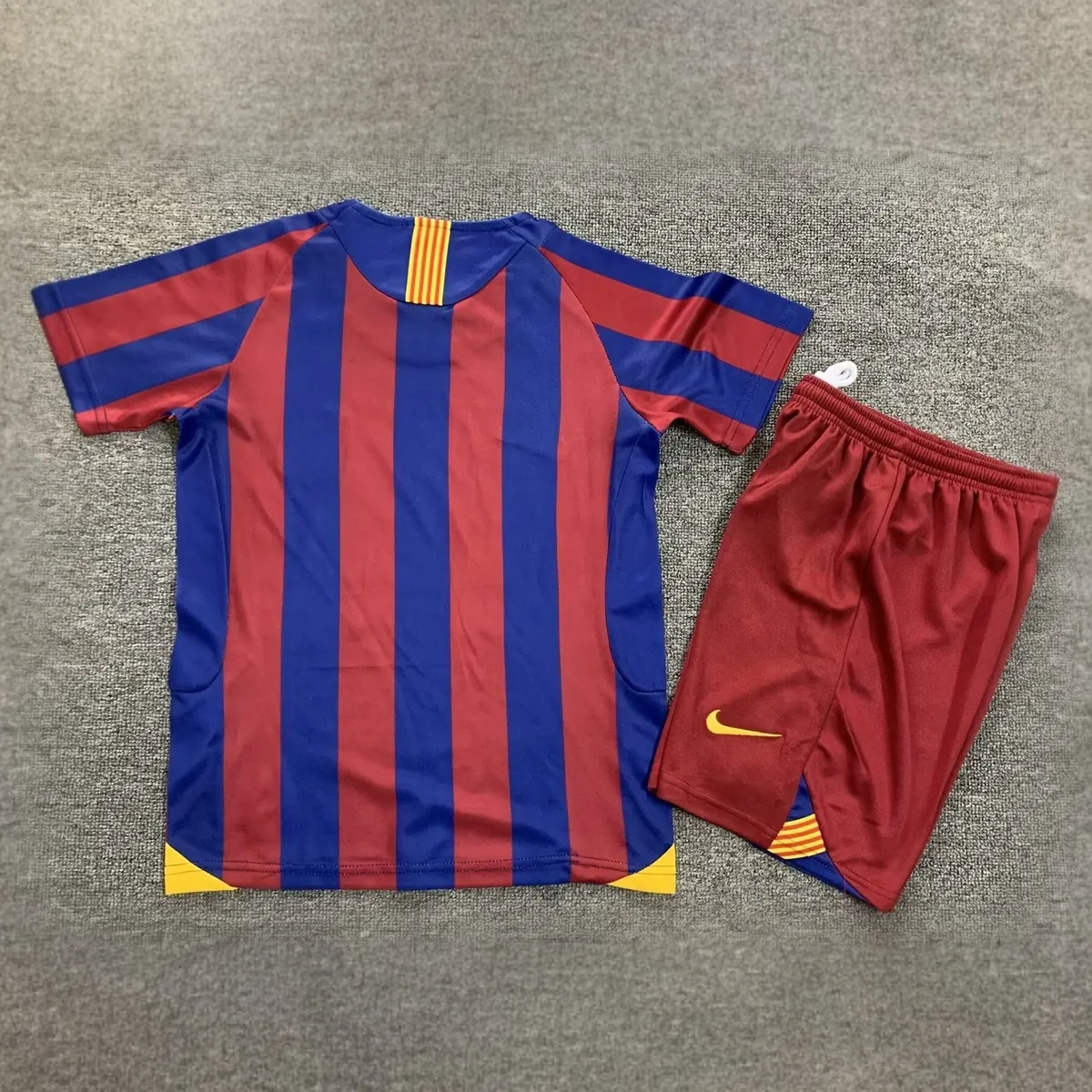 05-06 Barcelona Home Retro Kids Kits Football Jerseys Yupoo 1