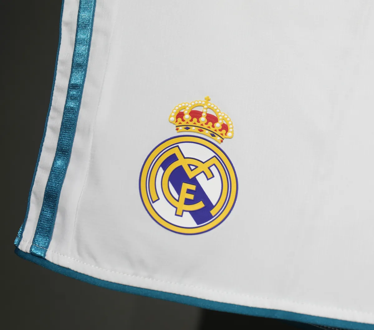 17-18 Real Madrid Home Retro Kit Vintage Player Version Sino Shorts AAAAJersey Dropship Yupoo 3