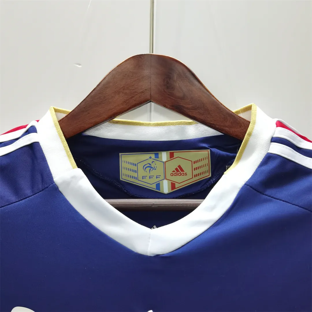 2010 France home 7