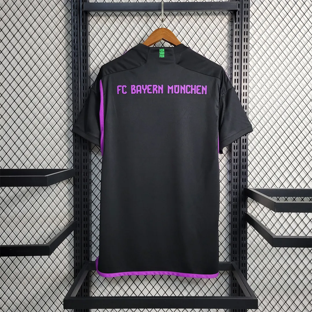 23-24 Bayern away 7