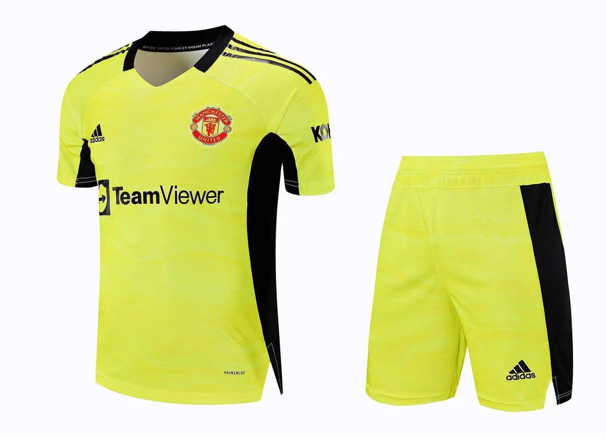 21-22 Manchester United green goalkeeper 21