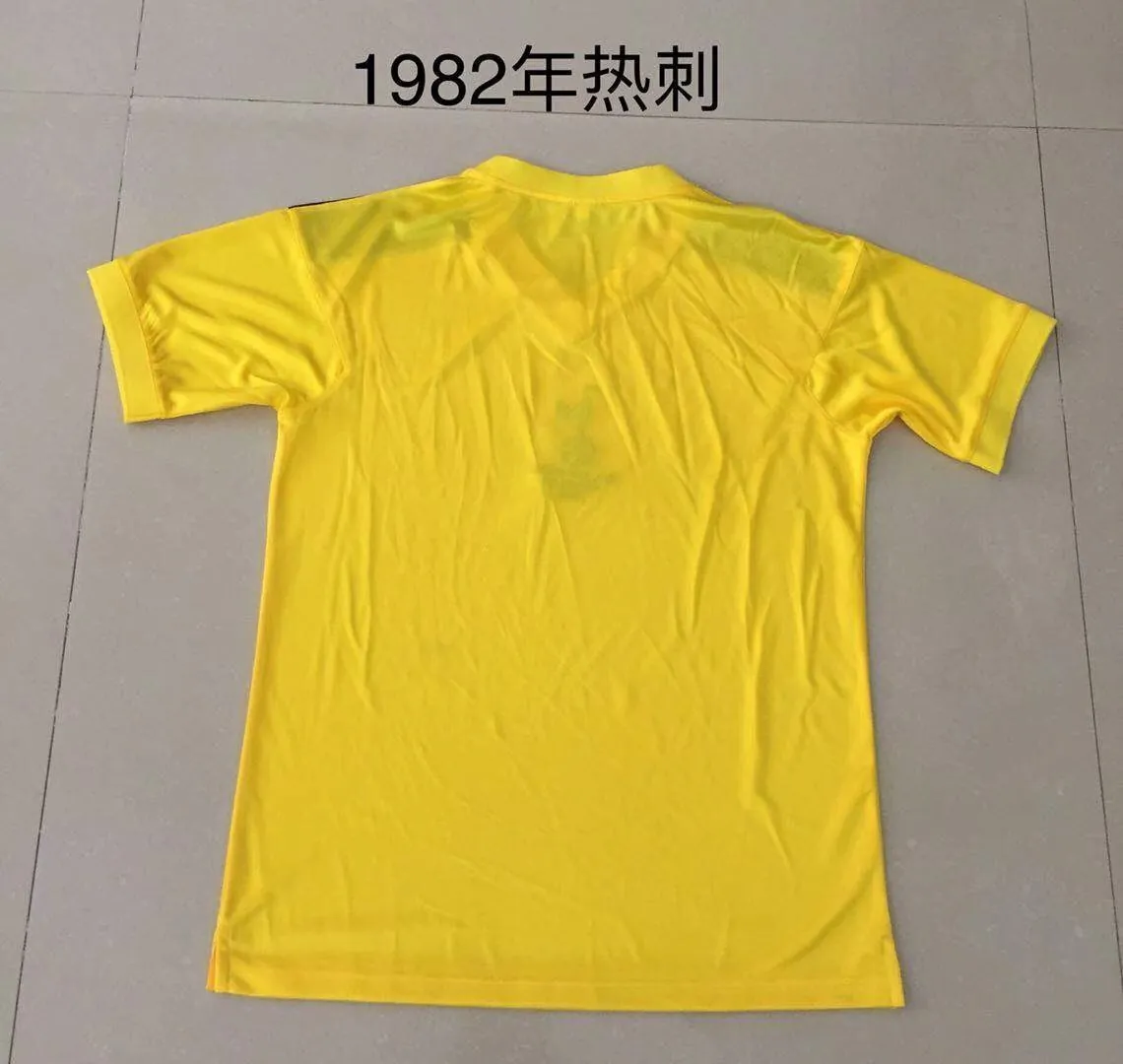 82-83 Tottenham Hotspur away yellow 11