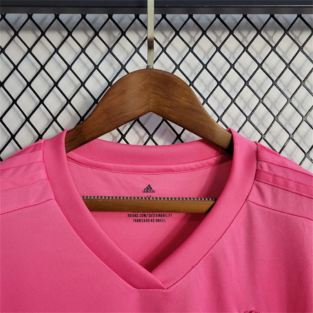 22-23 Women's Wear International Pink Special Edition 3