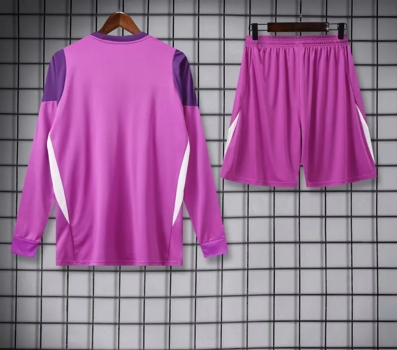 25-26 Real Madrid Goalkeeper Cheap Soccer AAAAJersey Yupoo 2