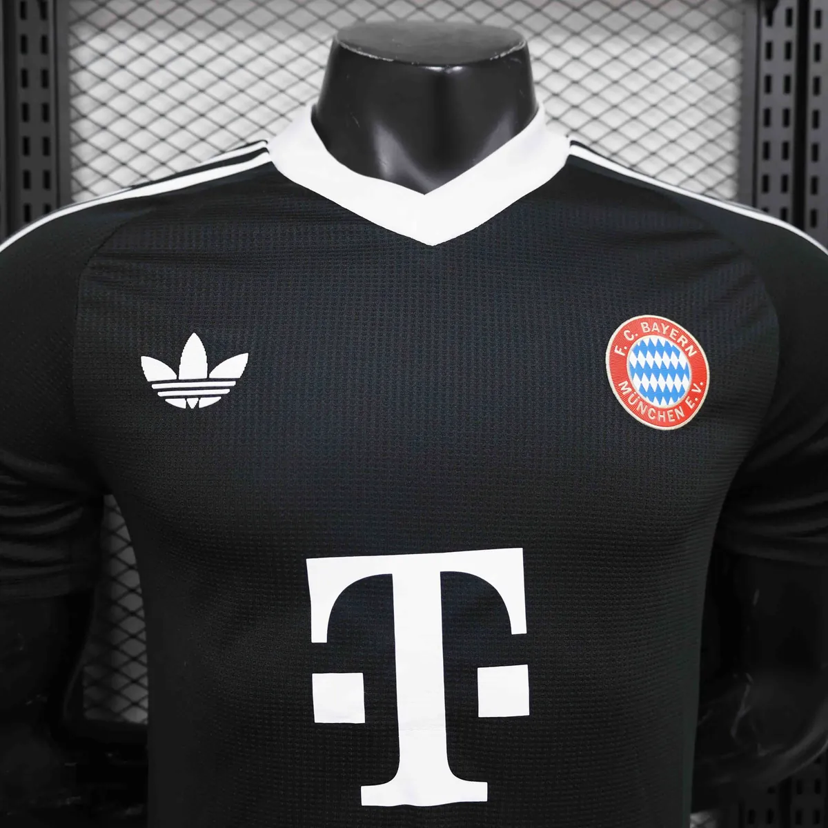 24-25 Bayern Munich Black GoalKeeper Kit Player Version Shirt Soccer AAAAJersey Yupoo 2