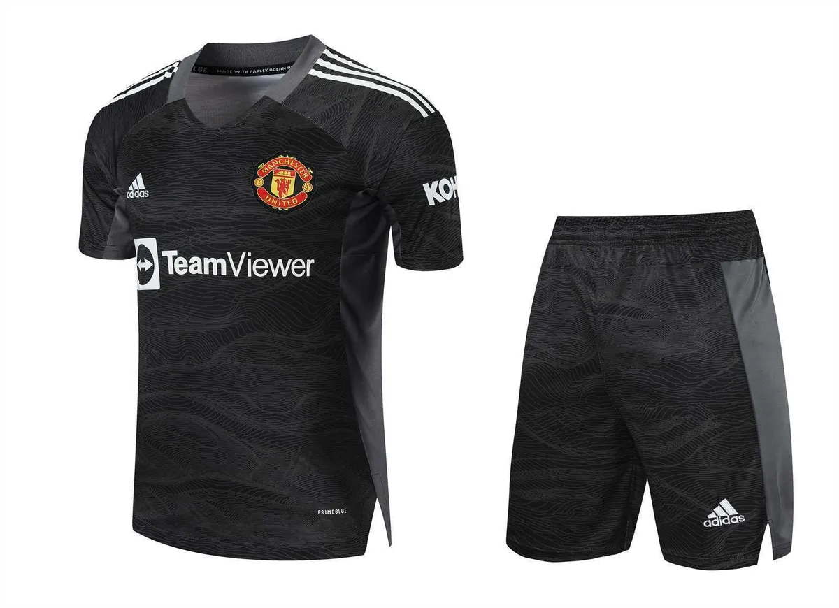21-22 Manchester United black goalkeeper 19