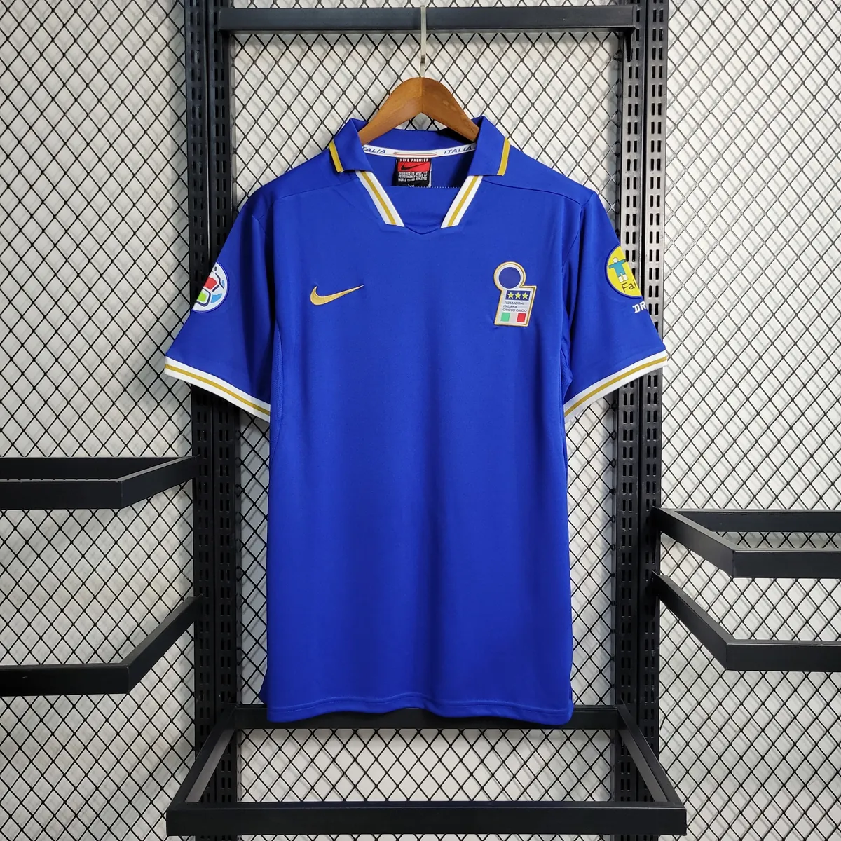 1996 Italy home 11