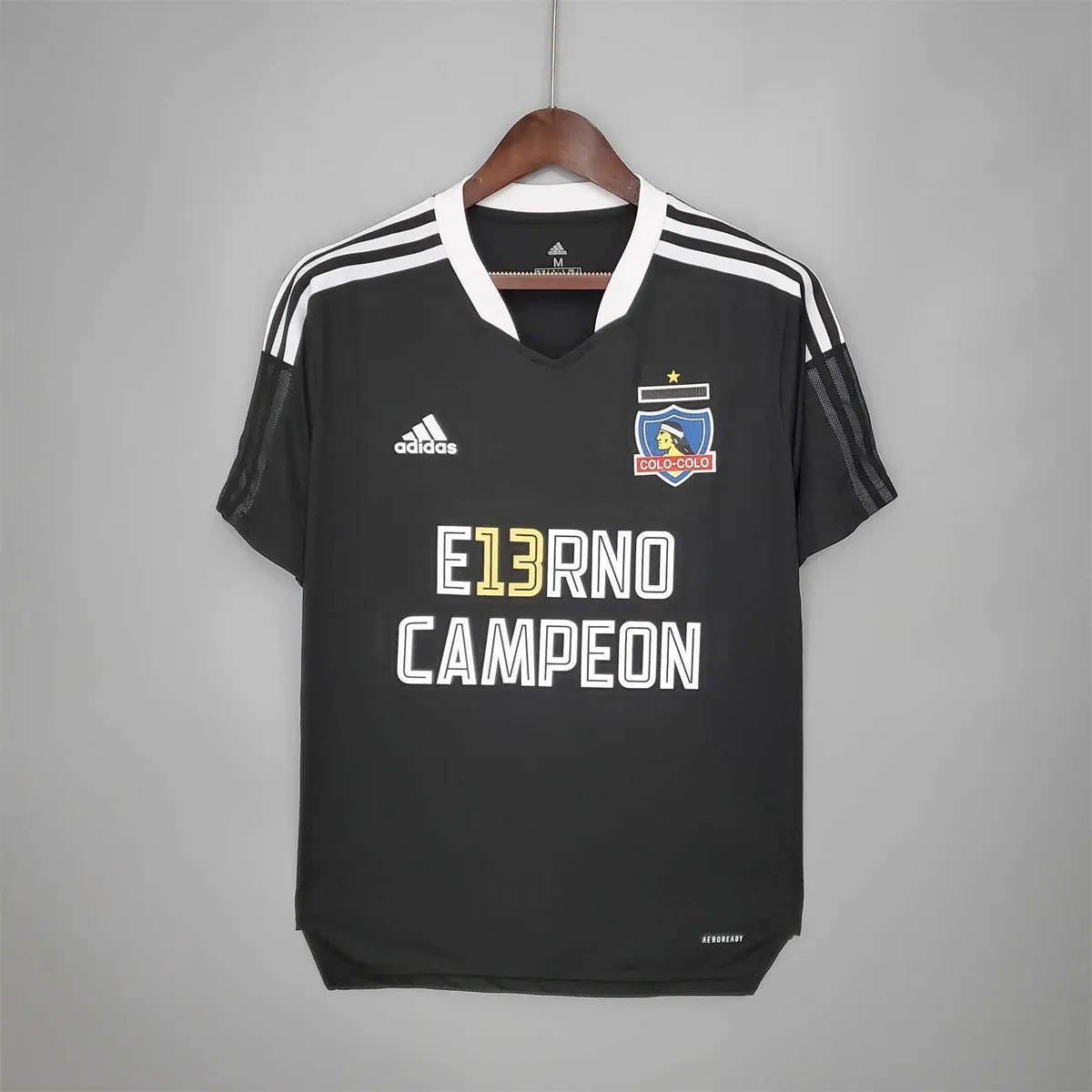 Colo-Colo 13-time champion version away 9