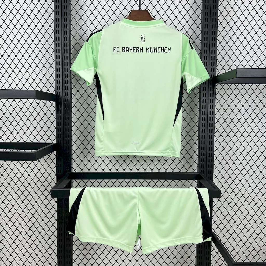 25-26 Bayern Munich Green Goalkeeper Kid Kits Youth Apparels AAAAJersey Wholesale Yupoo 3