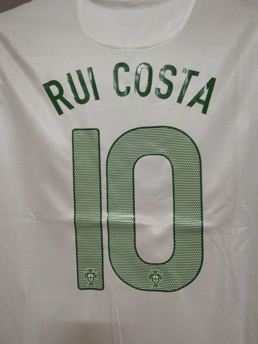 2012 Portugal away white 14