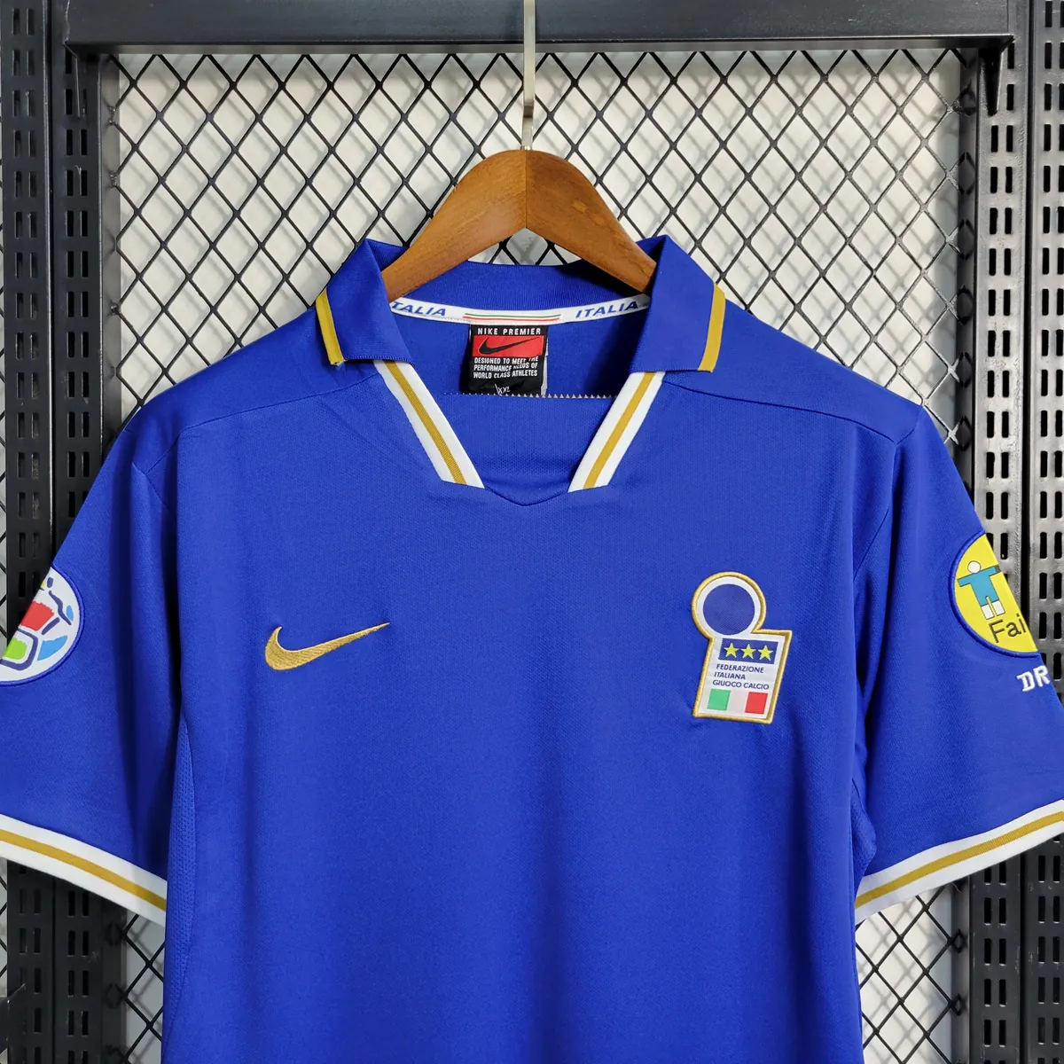 1996 Italy home 4
