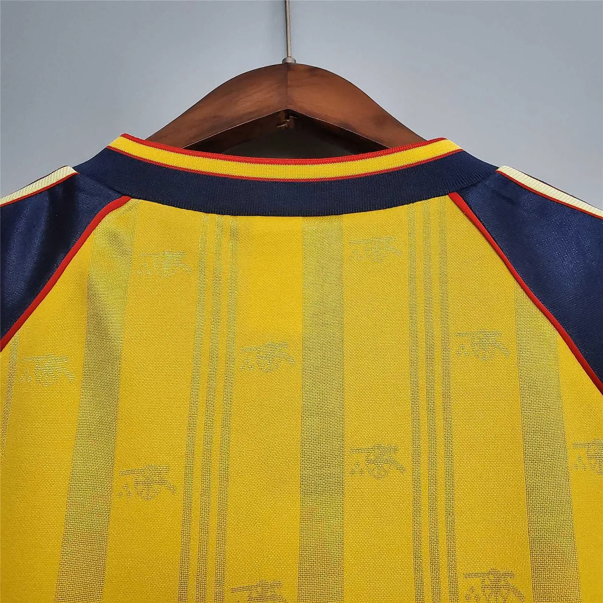 88-90 Arsenal away 3