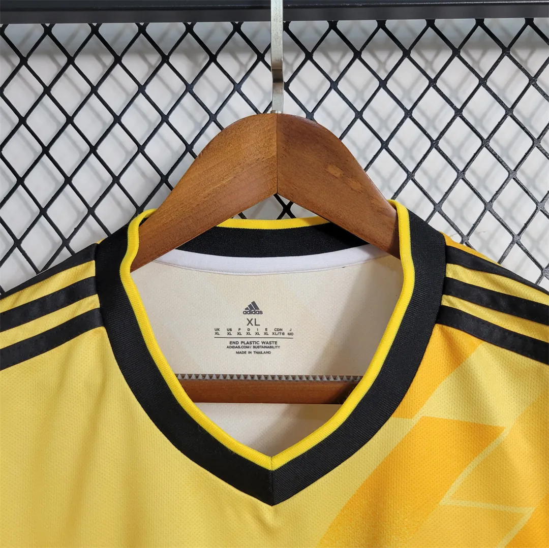23-24 Ajax away 8