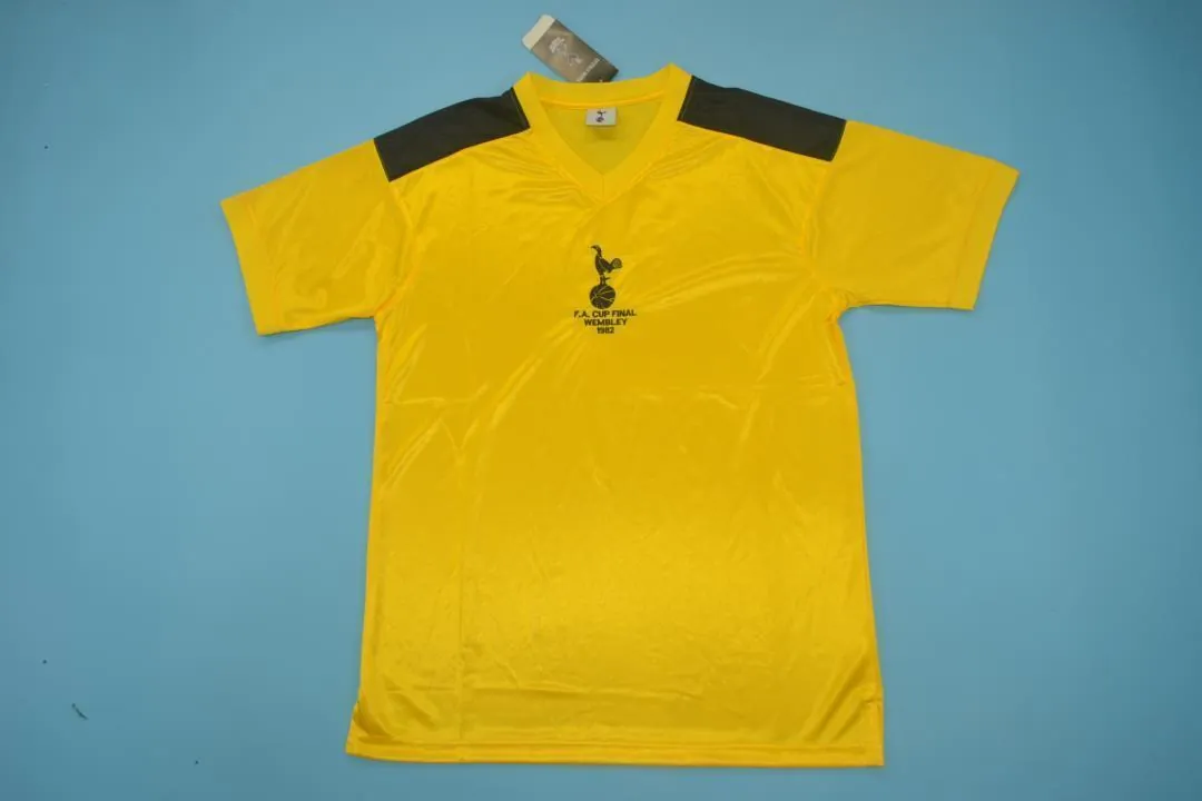 82-83 Tottenham Hotspur away yellow 12