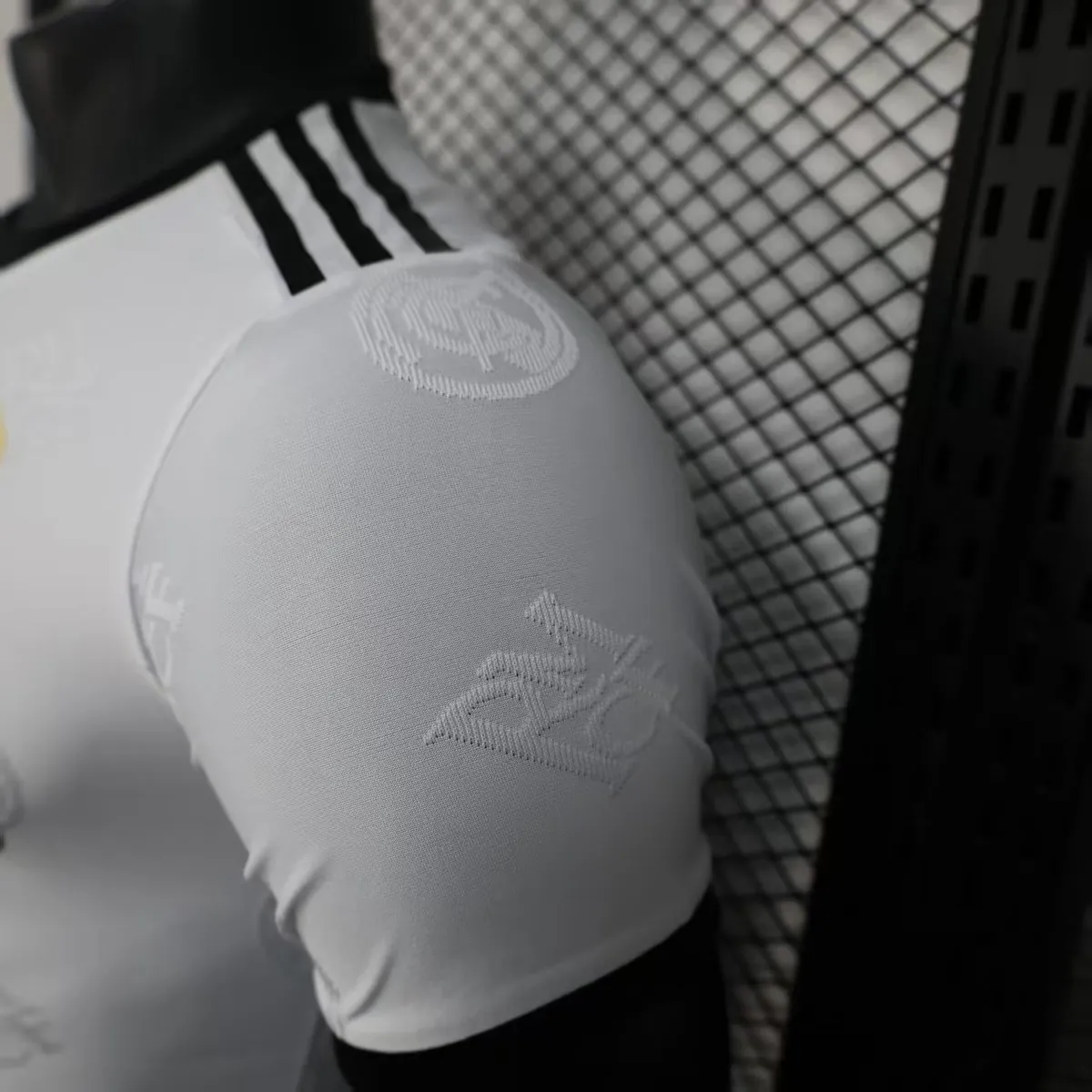 25-26 Real Madrid OG Special Edition White Player Version Shirt AAAAJersey Dropship Yupoo 3