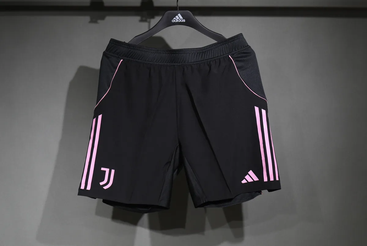25-26 Juventus Home Black Player Version Shorts AAAAJersey Supplier Yupoo 2