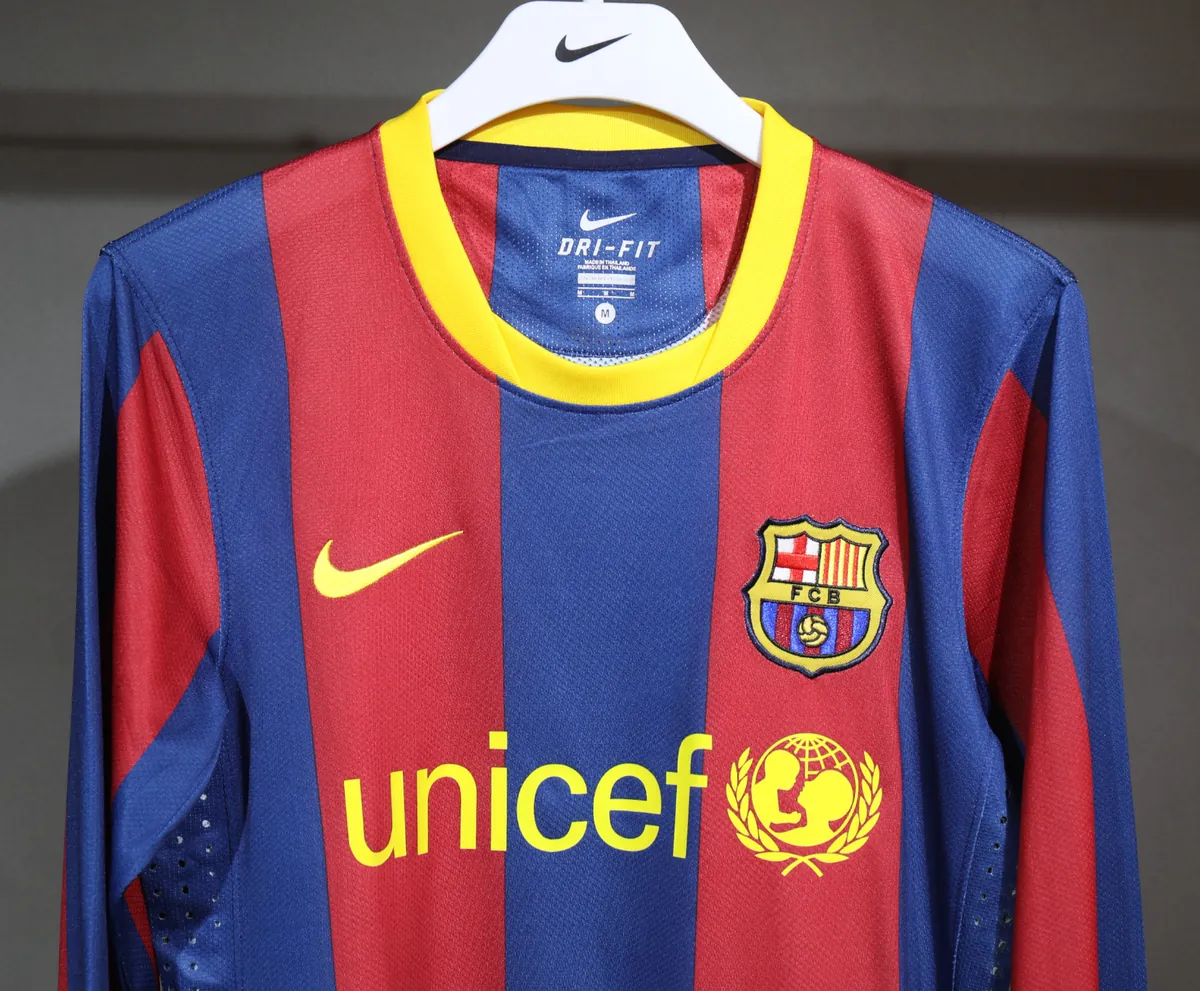 10-11 Barcelona Home Retro Kit Vintage Player Version Long Sleeve Shirt AAAAJersey Dropship Yup 1