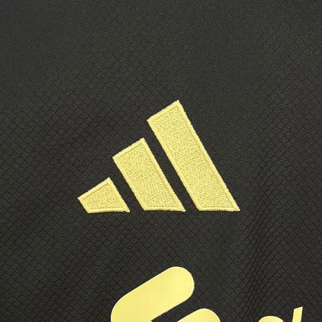 25-26 Liverpool Black Gold Edition Shirt Football Apparel AAAAJersey Wholesale Yupoo 3