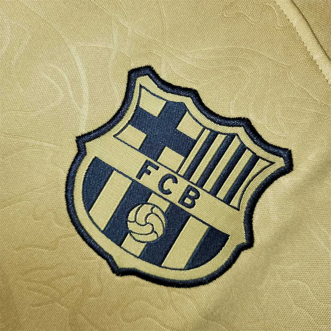 22-23 Barcelona away - 4 5
