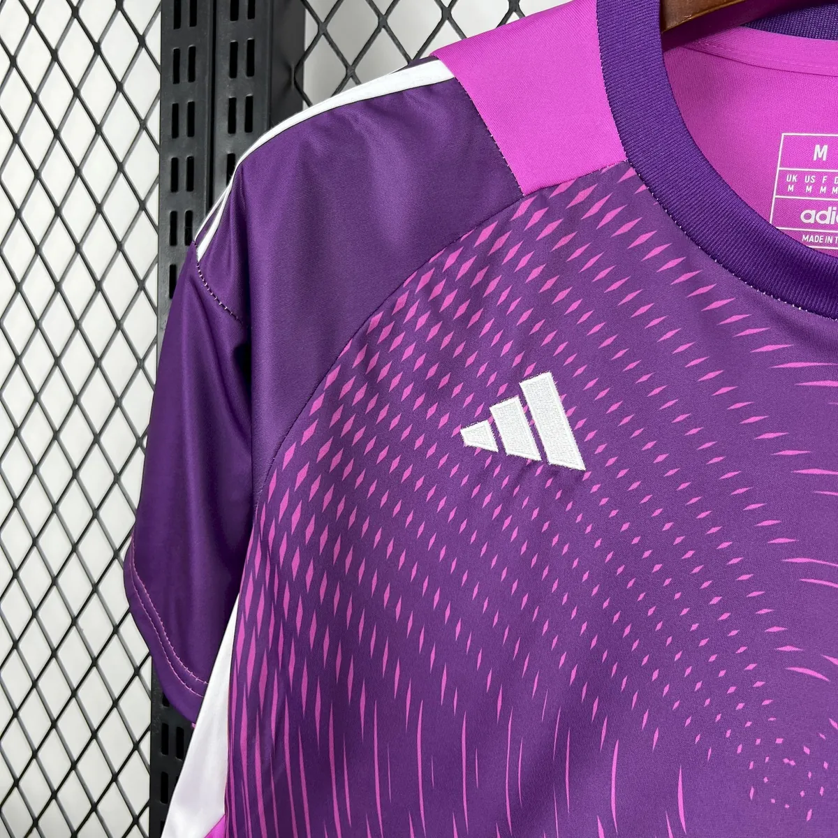 25-26 Bayern Munich Goalkeeper Shirt Football Uniform AAAAJersey Wholesale Yupoo 4