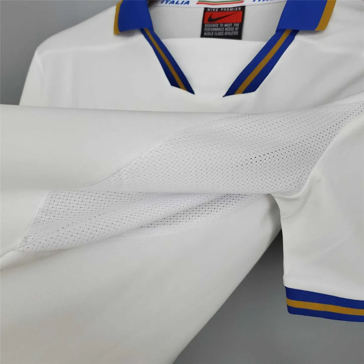 1996 Italy away 8