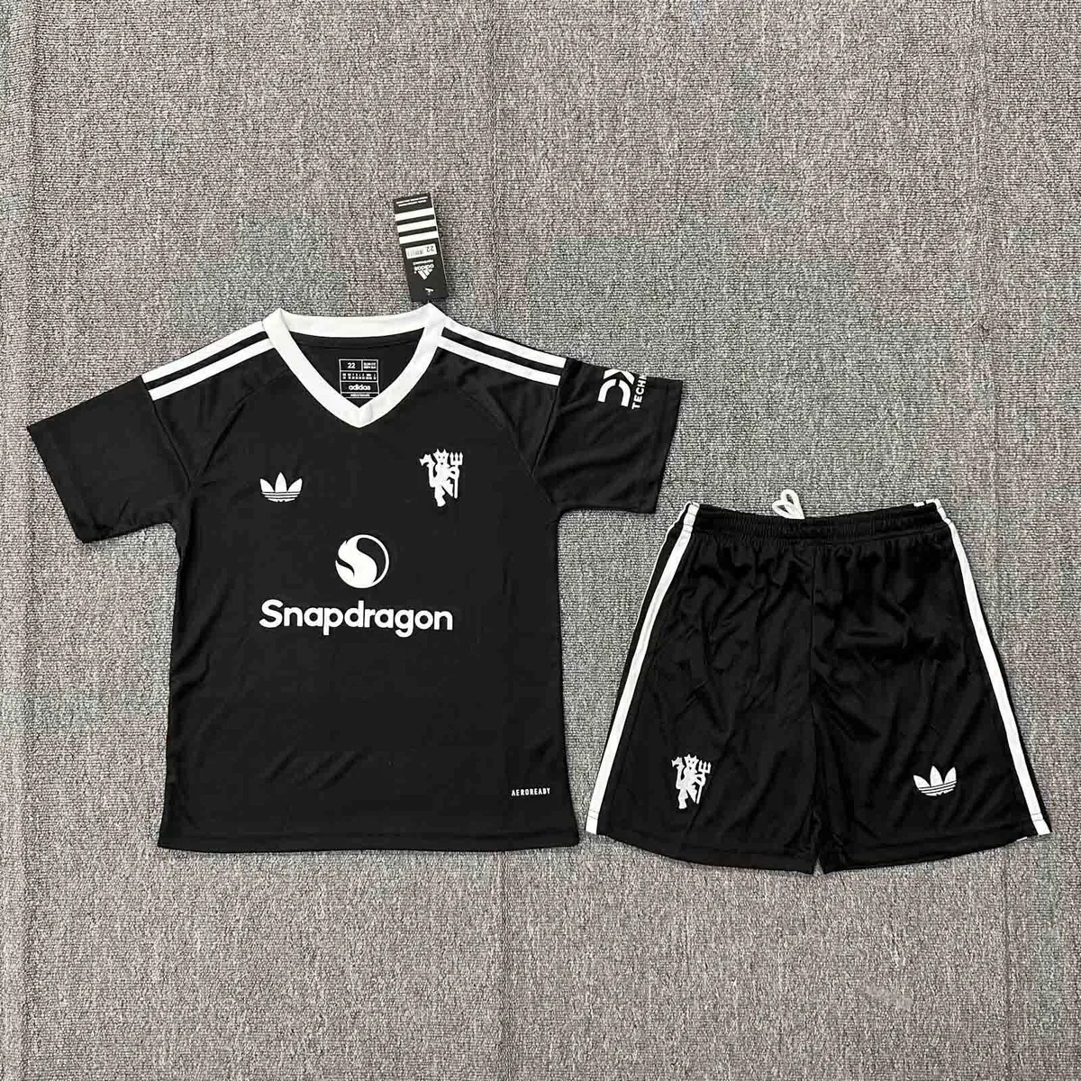 24-25 Manchester United Goalkeeper Black Kids Kits Youth Apparels AAAAJersey Supplier Yupoo 2