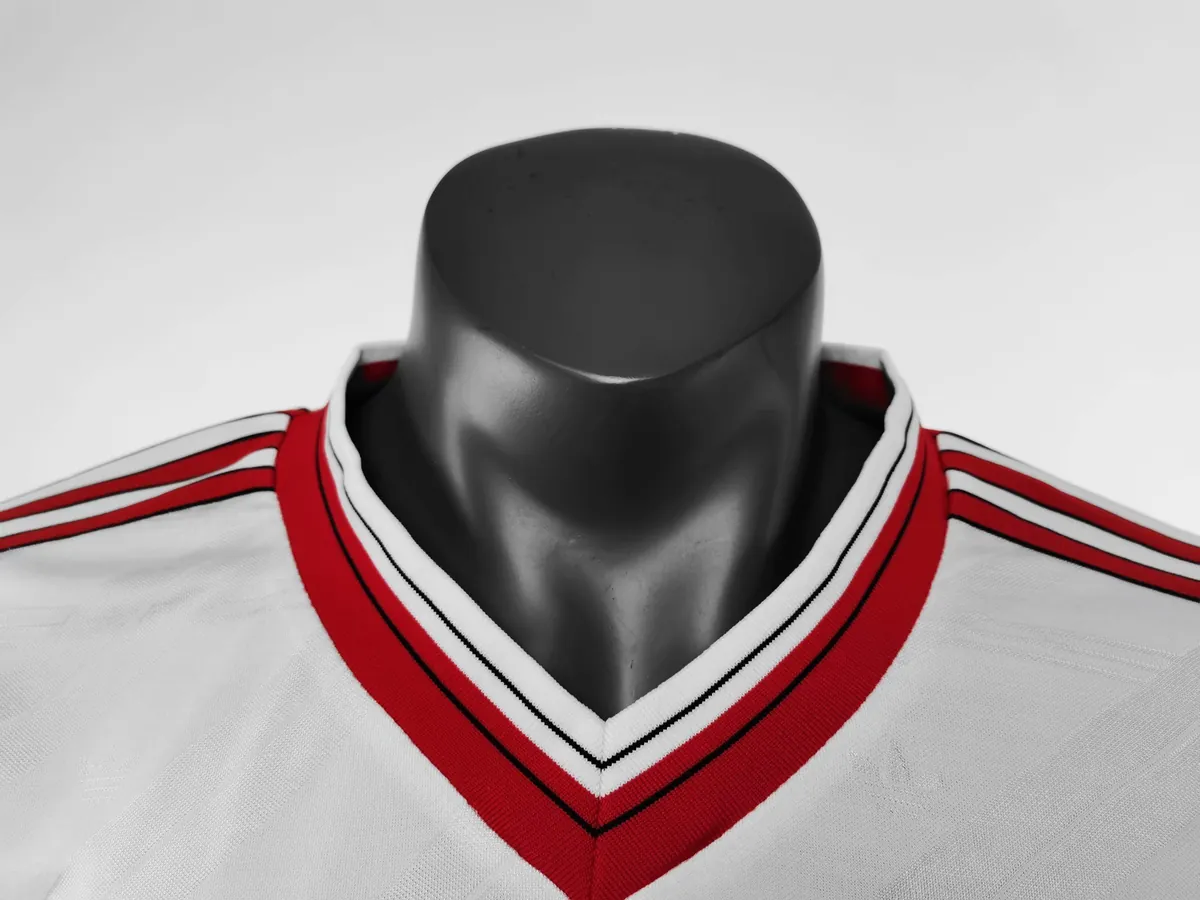 86-88 Manchester United away white 7