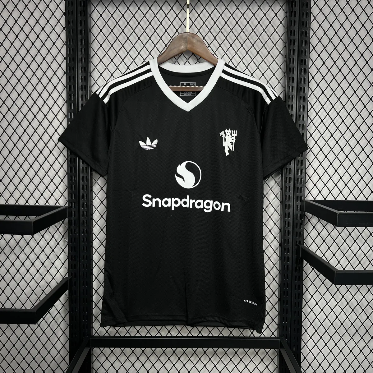 24-25 Manchester United Black Goalkeeper Kit AAAAJersey Supplier Yupoo 8