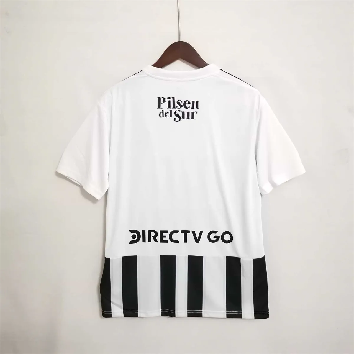 Colo Colo black and white vertical bars 8