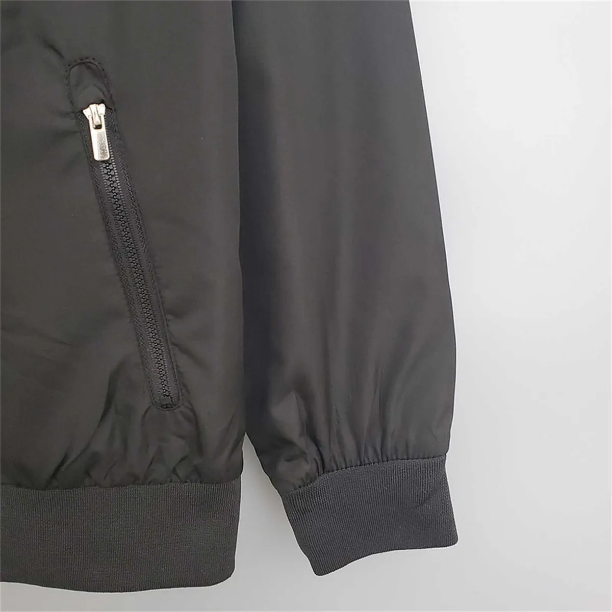 21-22 Tottenham Hotspur purple-black windbreaker 2