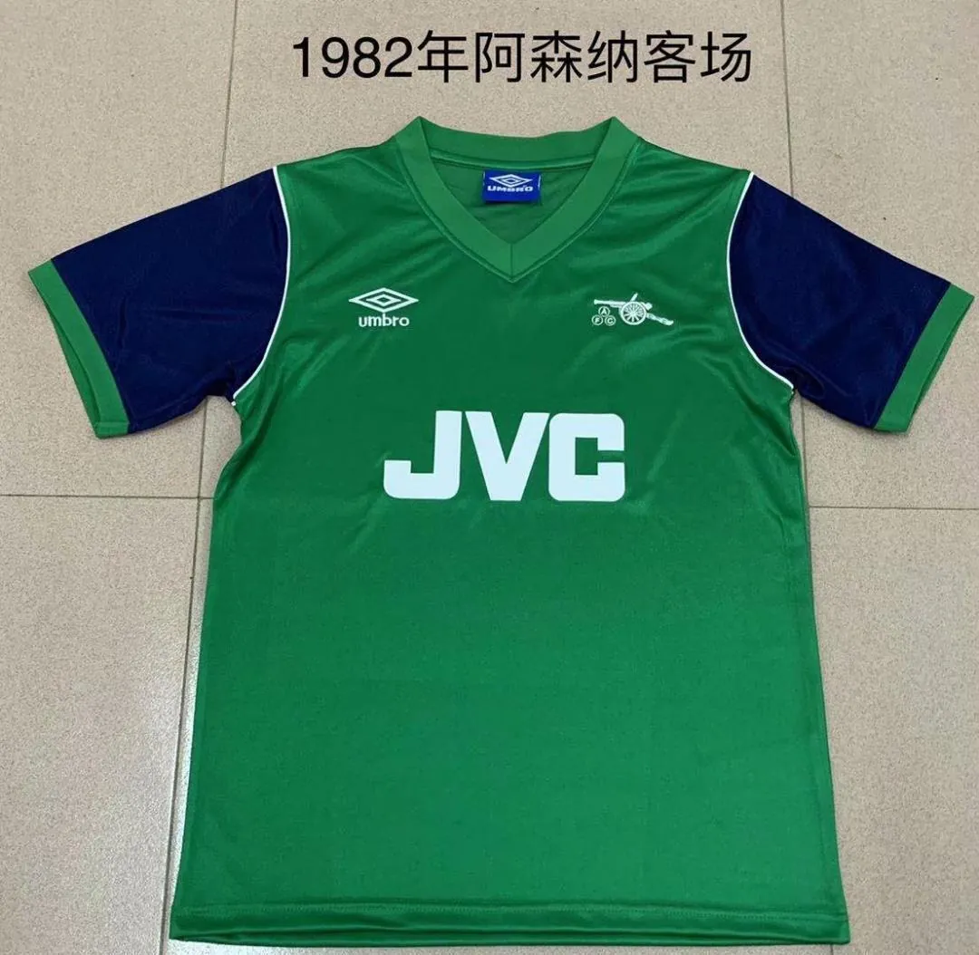 82-83 Arsenal green away 2