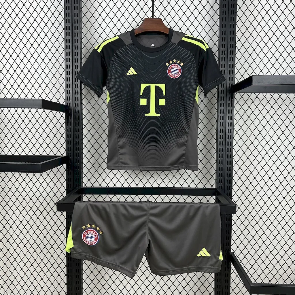 25-25 Bayern Munich Black Goalkeeper Kid Kits Youth Apparels AAAAJersey Wholesale Yupoo 11